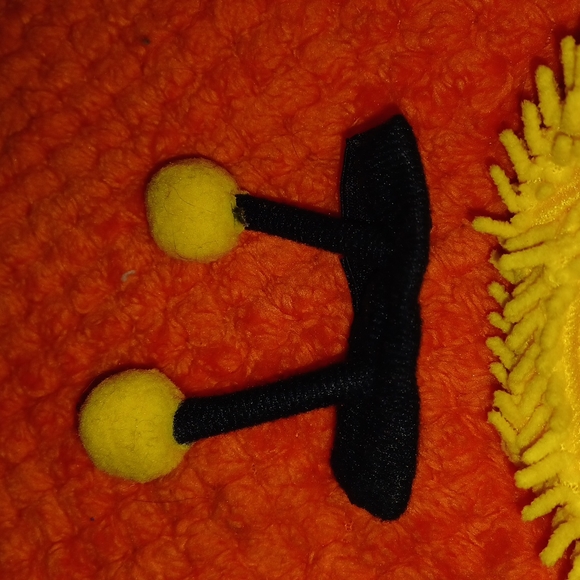 Small Bumblebee pet costume with velcro feelers - Picture 2 of 4